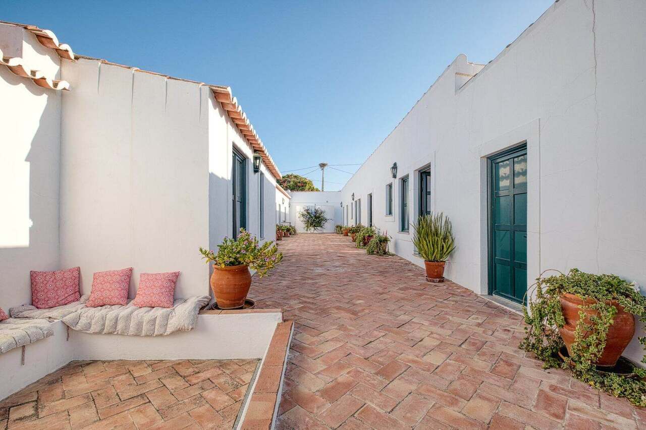The inner courtyard between the bedroom wings, benches in the shade